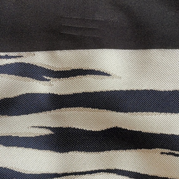 Ann Taylor Petite Zebra Jacquard Print Pencil Skirt Dark Navy/Ivory 12P - Picture 9 of 9